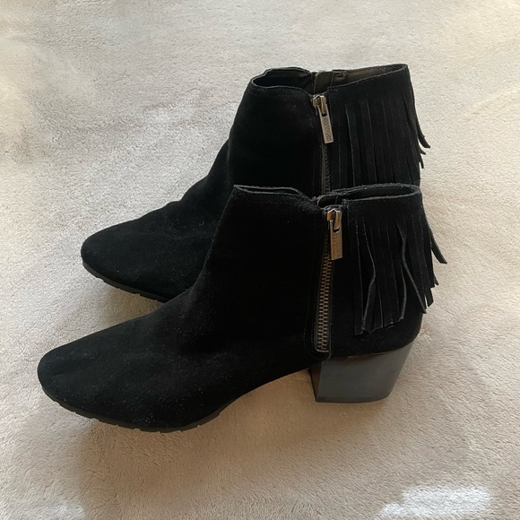 Kenneth Cole Reaction Pil-ates Black Suede Fringe Ankle Booties - Picture 1 of 9